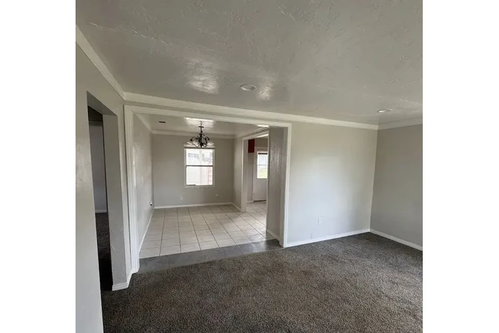 $1000 : Fabulosa y luminosa casa de 3 image 1