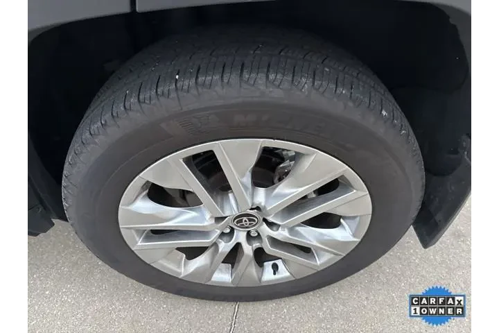 $36935 : Toyota RAV4 2025 AWD XLE Pre image 5