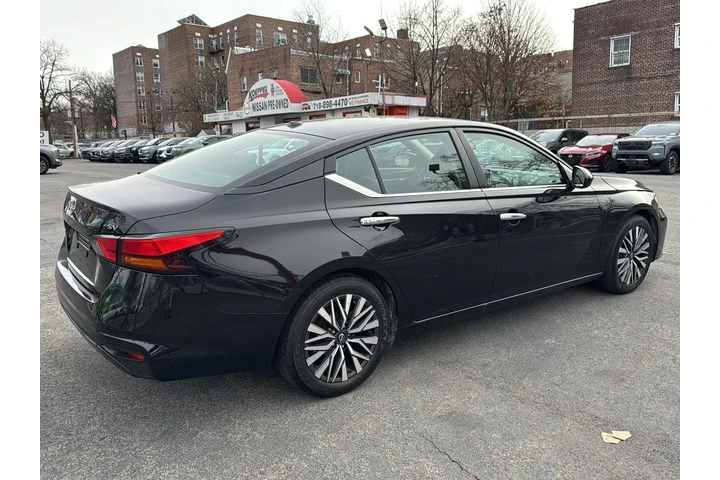 $17490 : Nissan Altima 2023 2.5 SV 4d image 9