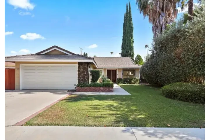 $2435 : 3 Bedroom House in Los Angeles image 1