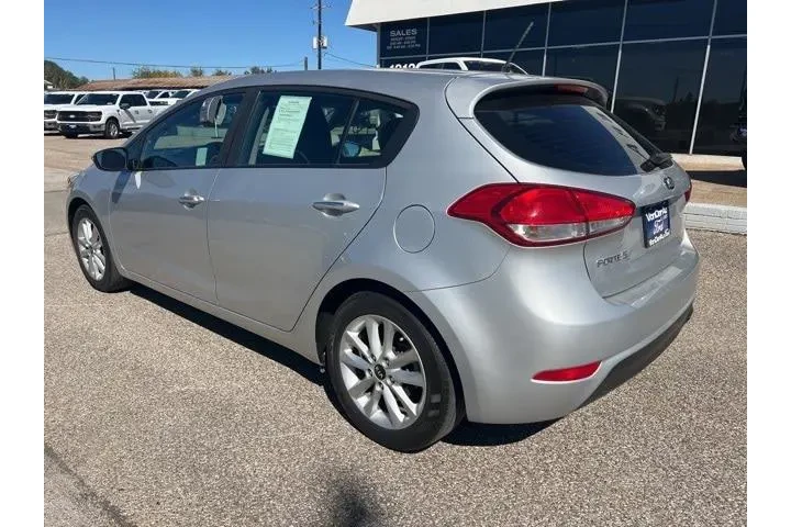 $11995 : Kia Forte5 2017 LX 4dr Hatch image 7
