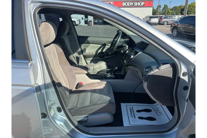 $7980 : 2009 Accord Sdn 4dr I4 Auto LX image 9