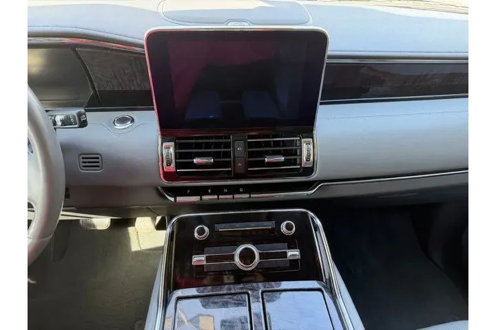 $31480 : Lincoln Navigator 2020 4x4 R image 10