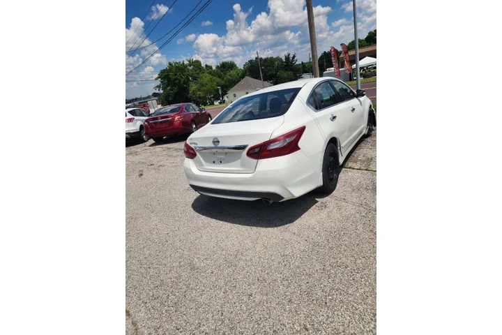 $7500 : 2018 Altima 2.5 SL image 6