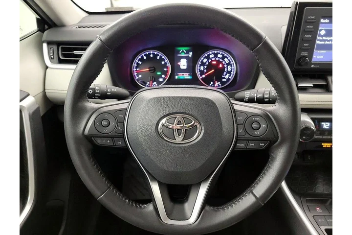 $27998 : Toyota RAV4 2021 XLE Premium image 10