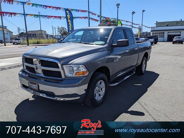 2010 Ram 1500 SLT 4WD Truck image 3