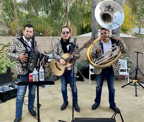 Meny y su grupo 323 9212602 image 2