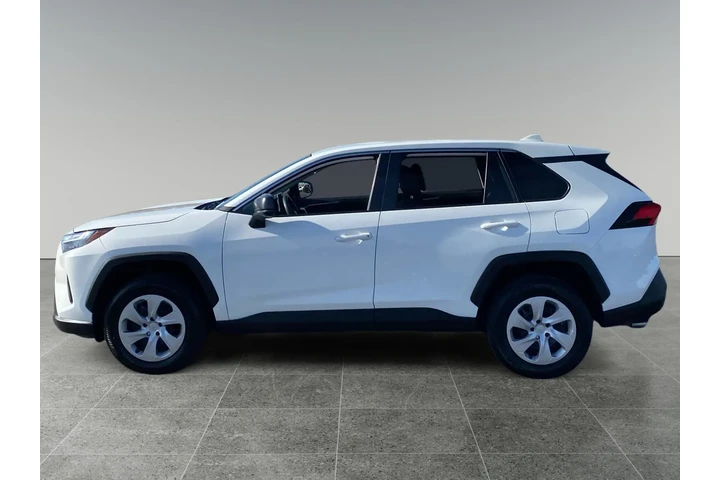 $30990 : Toyota RAV4 2024 AWD LE 4dr image 2