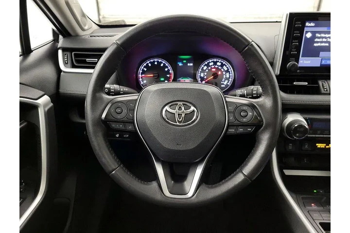 $20998 : Toyota RAV4 2021 XLE Premium image 10