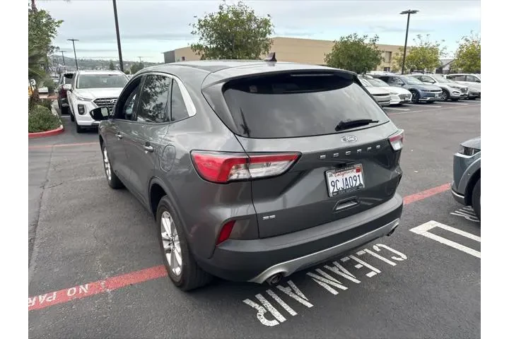 $16750 : Ford Escape 2022 SE 4dr SUV image 2