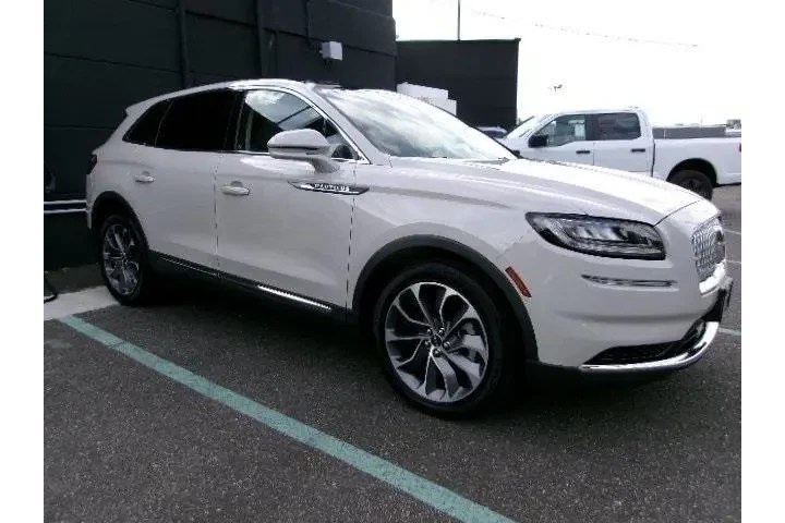 $34629 : Lincoln Nautilus 2021 AWD Re image 2