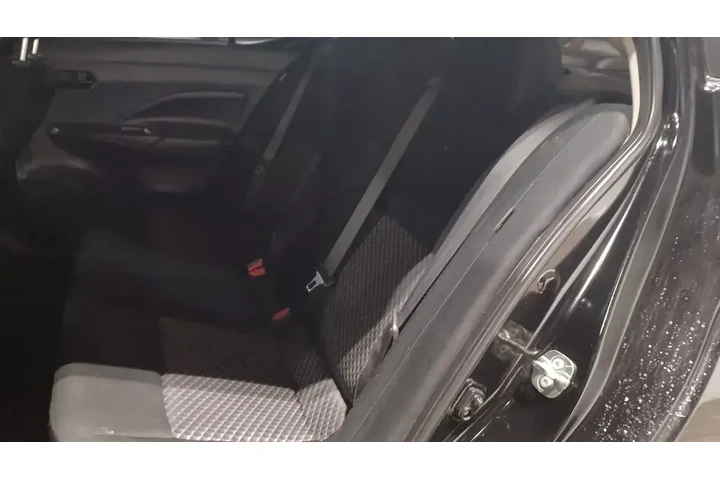 $17812 : Nissan Versa 2024 S 4dr Seda image 6