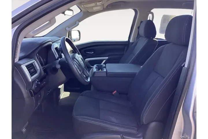 $24000 : Nissan Titan 2018 4x4 SV 4dr image 4