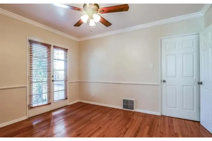 $2365 : 3 bedroom home in Los Angeles image 7