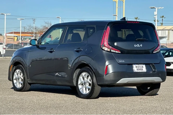 $16981 : Kia Soul 2023 LX 4dr Crossov image 5