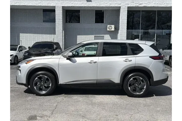 $21161 : Nissan Rogue 2025 SV 4dr Cro image 2