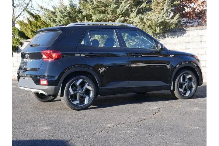 $17495 : Hyundai VENUE 2023 SEL 4dr C image 7