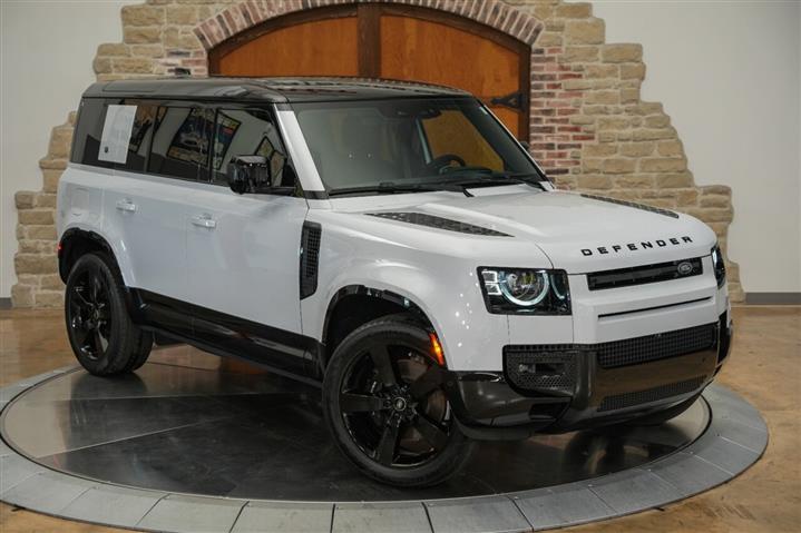 2023 Defender 110 V8 SUV image 8