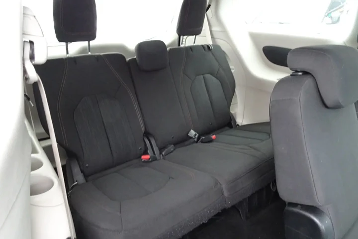 $14995 : 2018 PACIFICA image 9