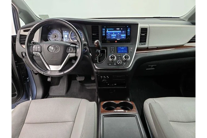 $29998 : Toyota Sienna 2017 AWD XLE 7 image 9