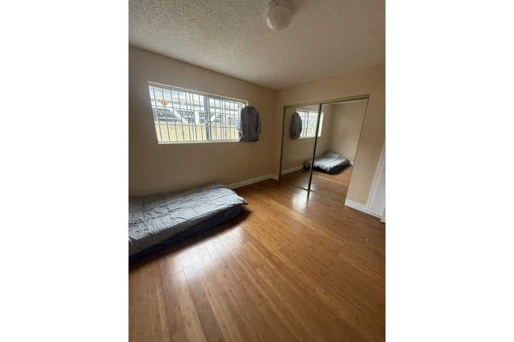 $900 : Se renta cuarto en gardeng image 1