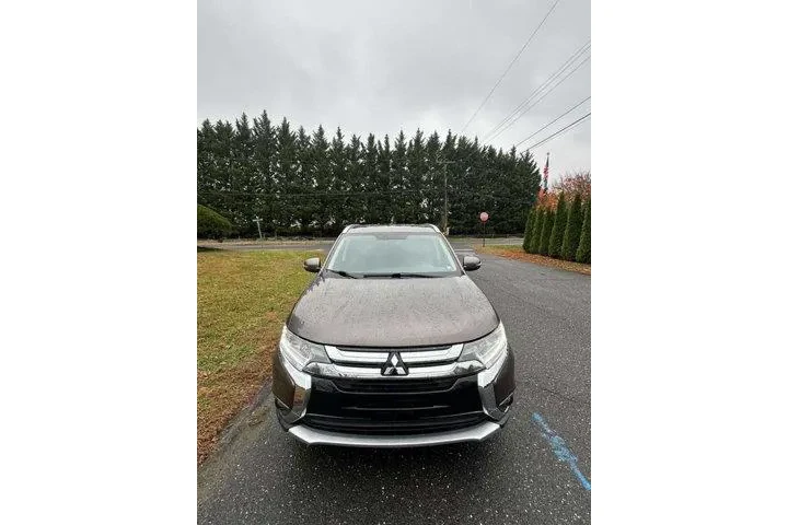 $9495 : Mitsubishi Outlander 2017 AW image 1