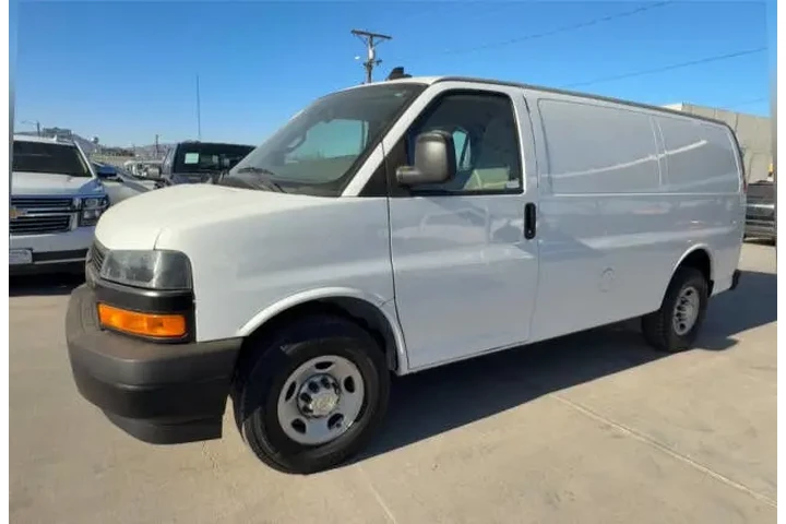 $17900 : 2020 Express image 1