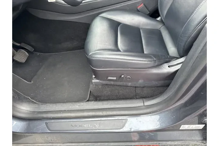 $26995 : Tesla Model Y 2021 AWD Long image 5