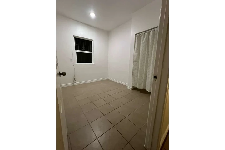 $1150 : Cuartos en renta image 5