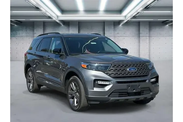 $28455 : Ford Explorer 2023 AWD XLT 4 image 2