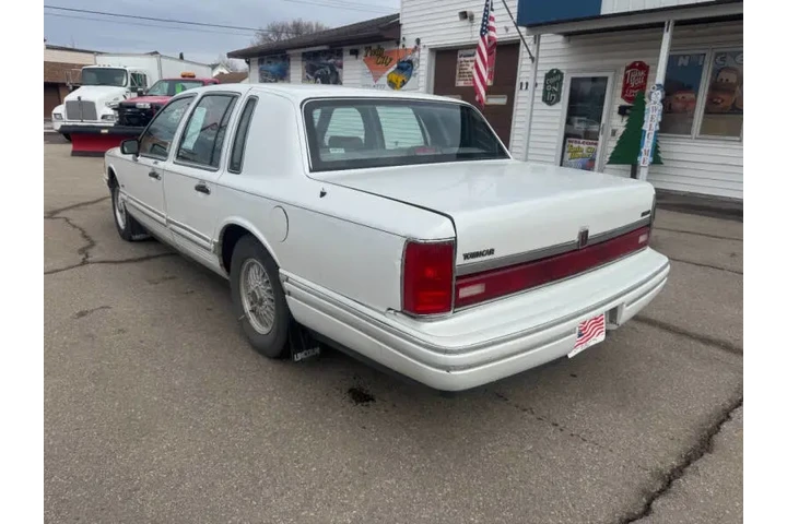 $2990 : 1993 Town Car Cartier image 9