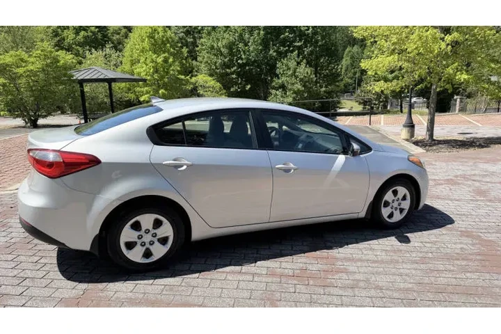 $4500 : 2016 Forte LX image 9