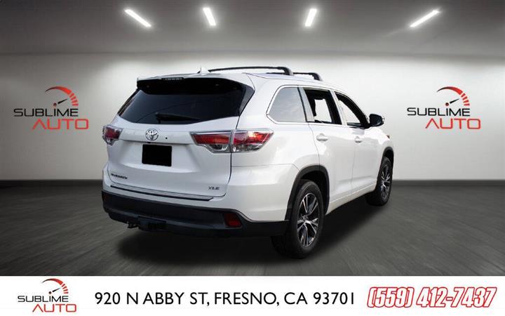 2016 Highlander image 6