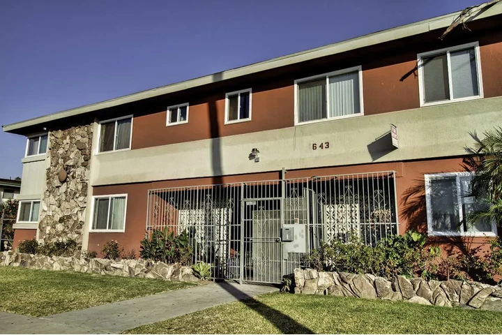 $1795 : 1 Bed 1 Bath Ready to Rent image 2