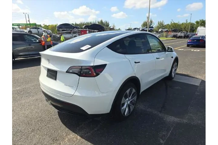 $29493 : Tesla Model Y 2023 AWD 4dr C image 4