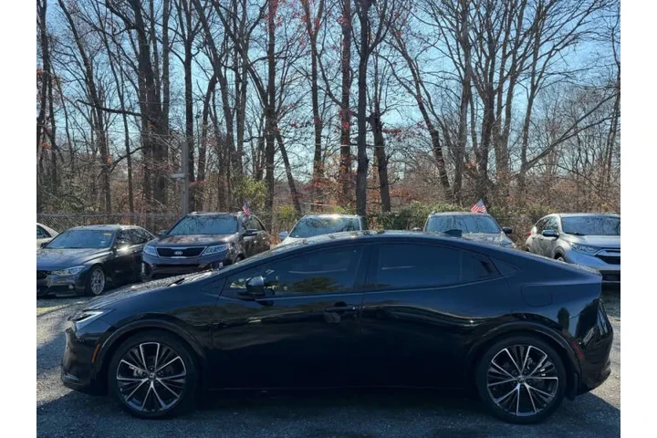 $23990 : 2023 Prius image 5