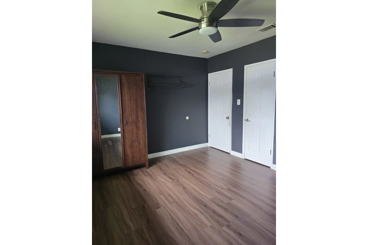 $900 : CUARTO DISPONIBLE PARA DAMA image 3