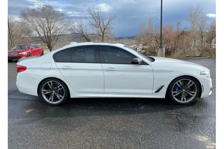 $30189 : BMW 5 Series 2018 AWD M550i image 2