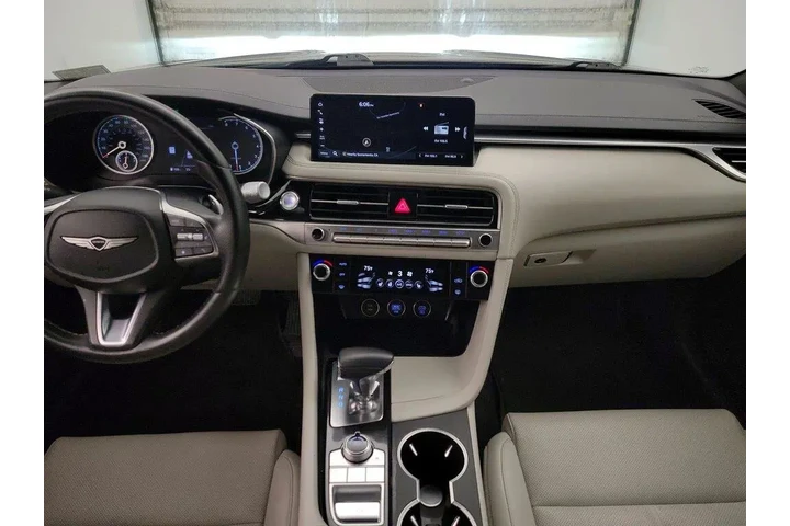 $27998 : Genesis G70 2024 2.5T Standa image 9