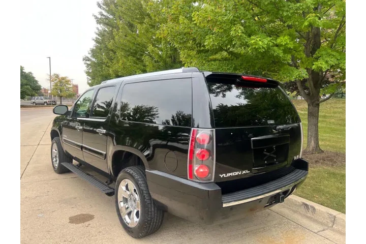 $9995 : 2007 GMC Yukon XL Denali image 8