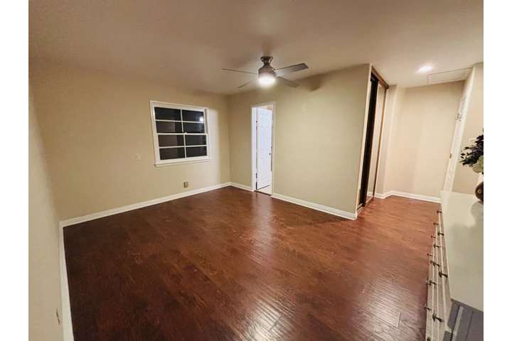 $1300 : Recámara con baño privado image 1