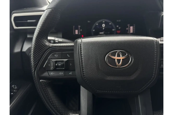 2025 Tacoma SR Double Cab 4WD image 8