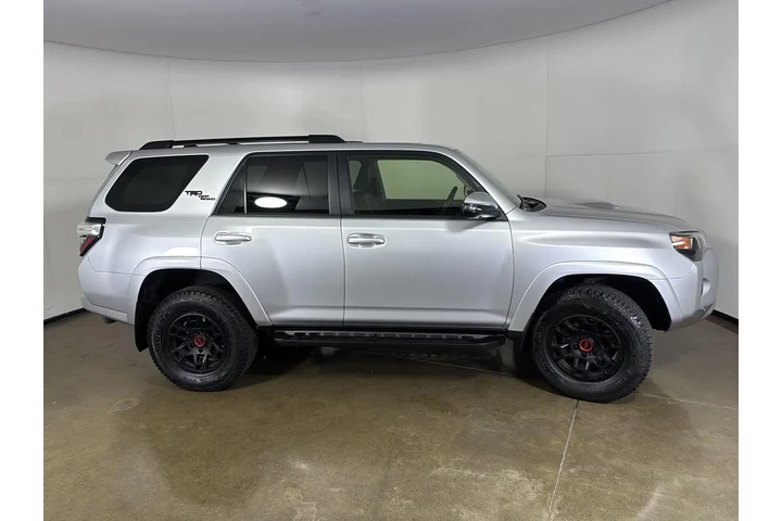 $40299 : Silver Certified 2022 4Runner image 9