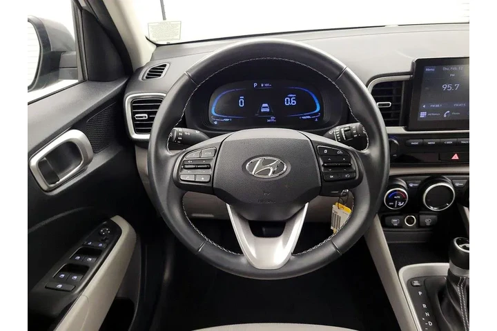 $18998 : Hyundai VENUE 2023 SEL 4dr C image 10