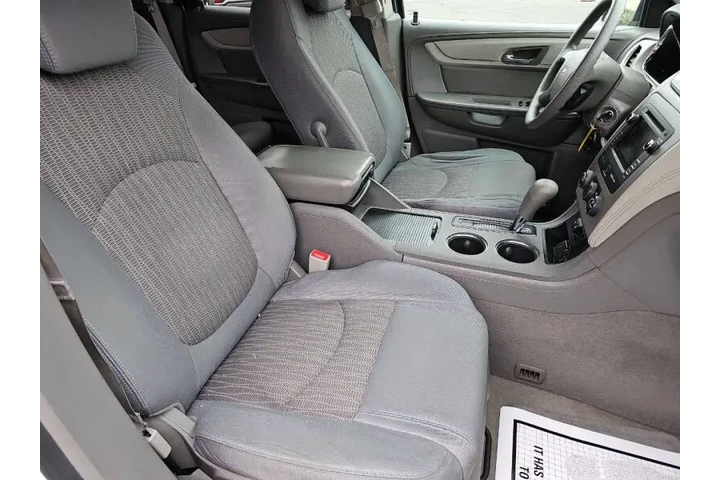 $12995 : 2015 Traverse LS image 9
