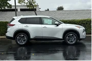 $23575 : Nissan Rogue 2024 SV 4dr Cro thumbnail