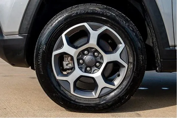 $18631 : Jeep Compass 2022 4x4 Trailh image 6