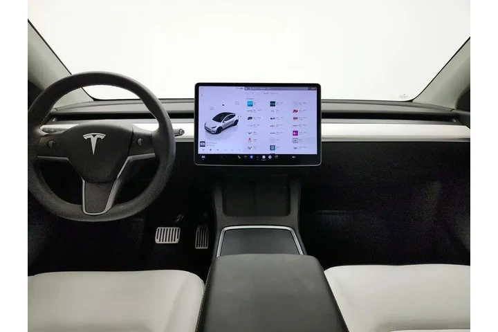 $27998 : Tesla Model Y 2022 AWD Long image 9