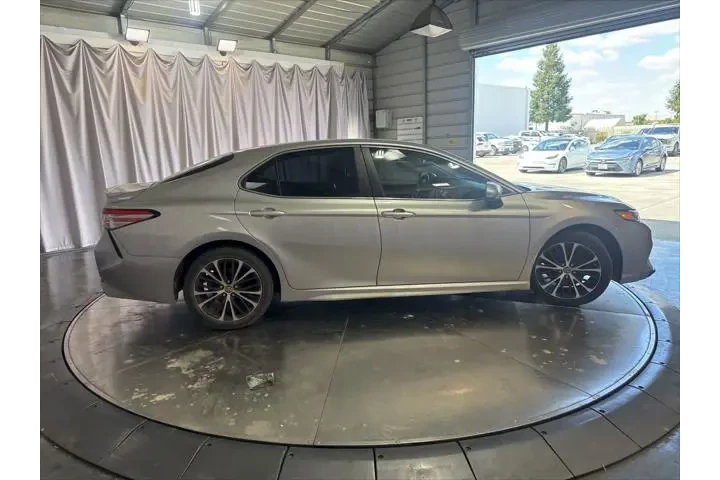 $14499 : Toyota Camry 2018 SE 4dr Sed image 4
