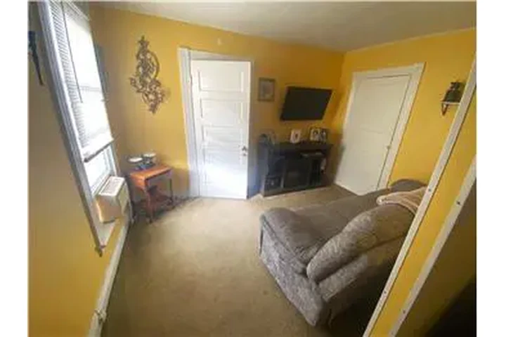 $500 : Rental property with 1 bedro image 2